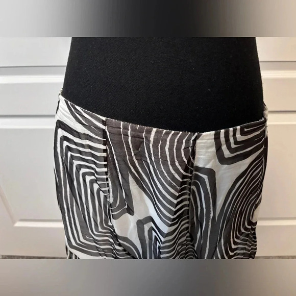 Vintage | Dana Buchman | 100% Silk Flowy Skirt W/ Asymmetrical Hem |  Size 10 - Picture 5 of 7